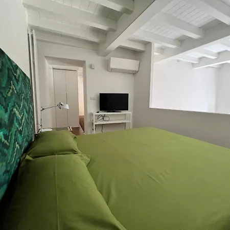 Flo House Apartment